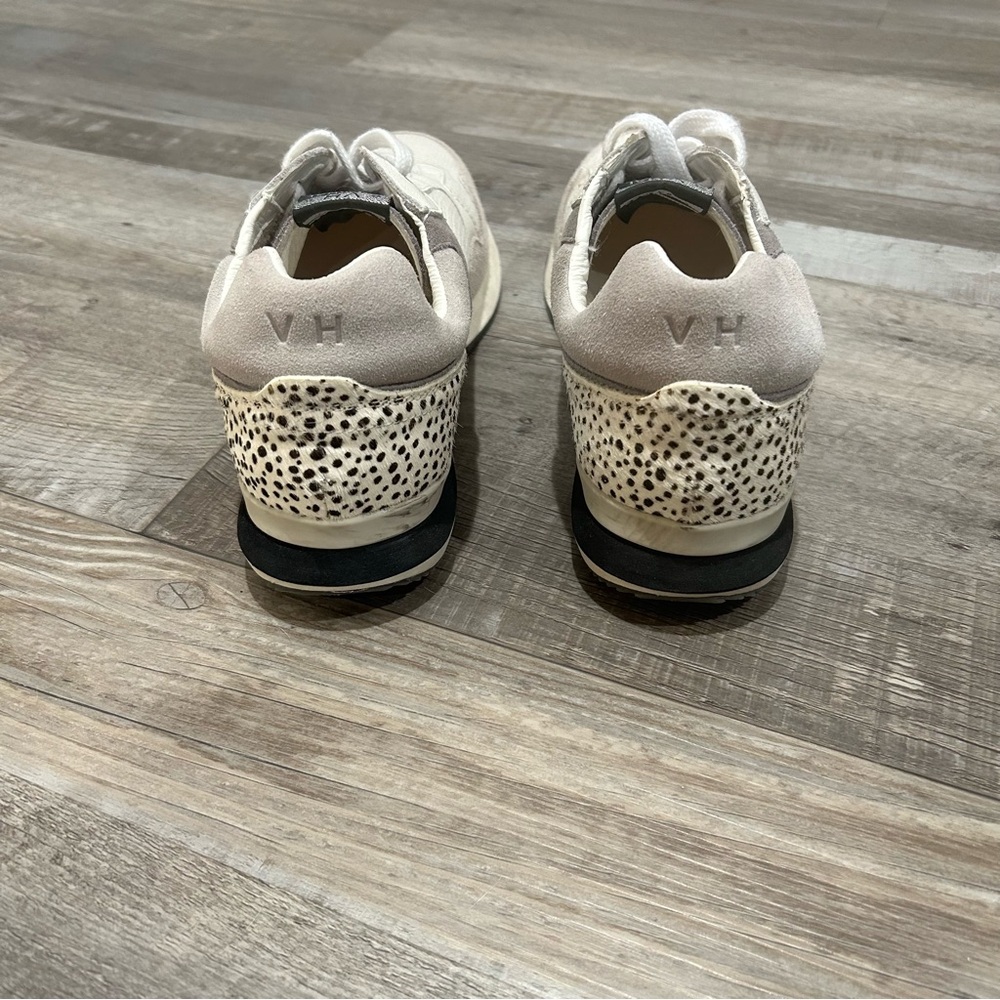 Sneakers - Picture 4 of 4